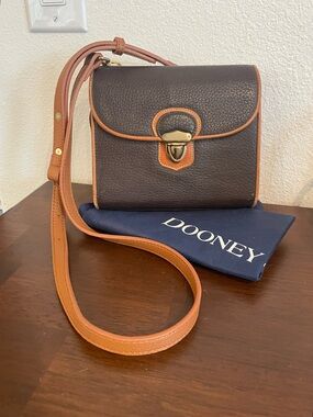 Dooney & Bourque Classic Black & Tan Leather Crossbody Bag -(dust bag included)